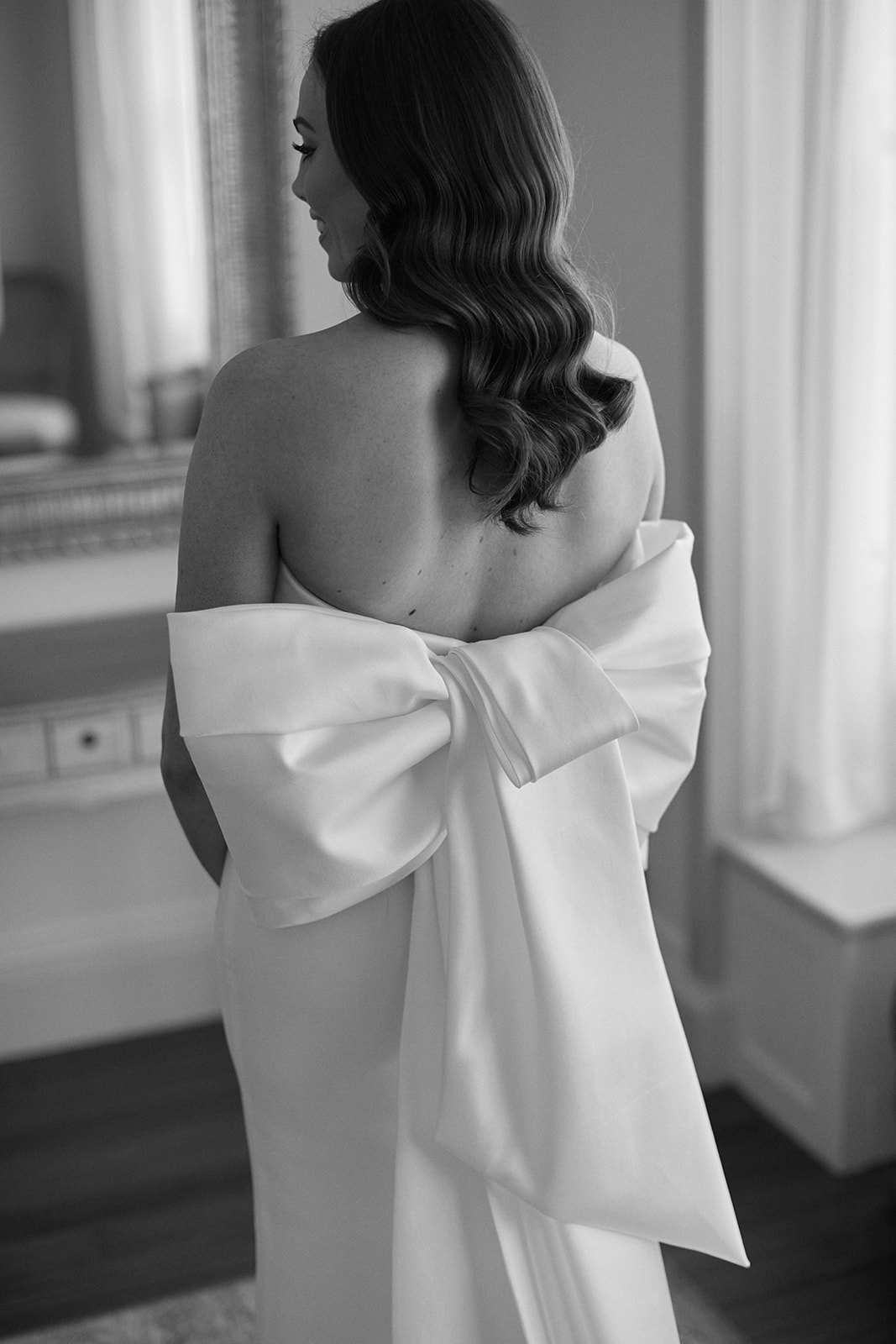 Wedding dress with bow on the back