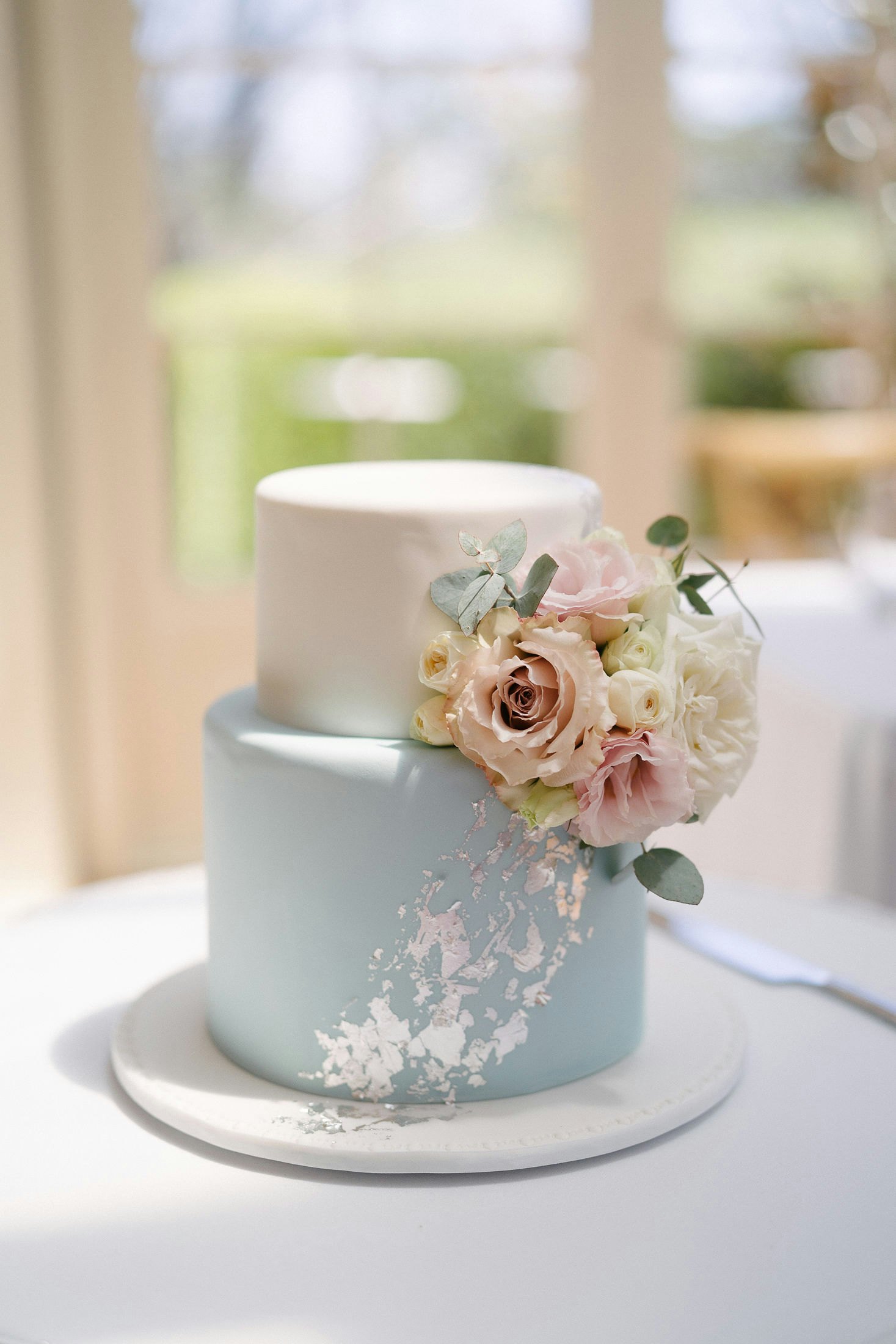 Blue wedding cake with flowers