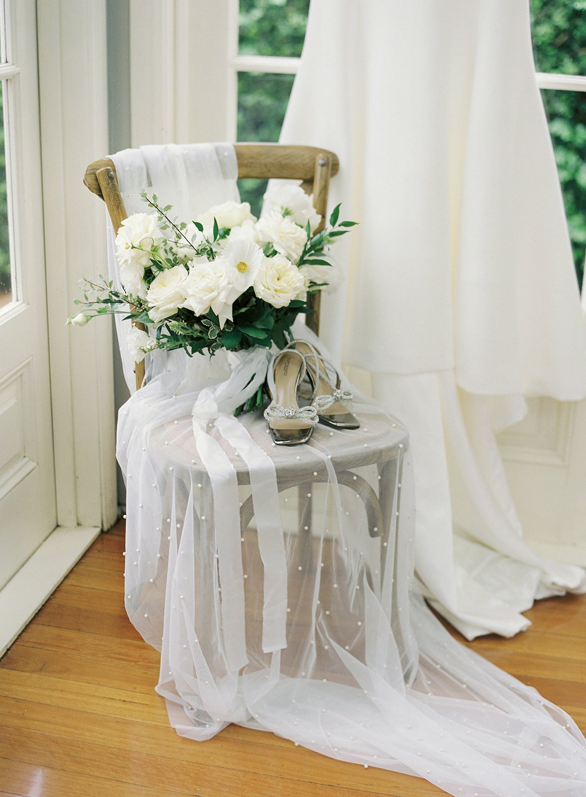 Wedding veil and flowers
