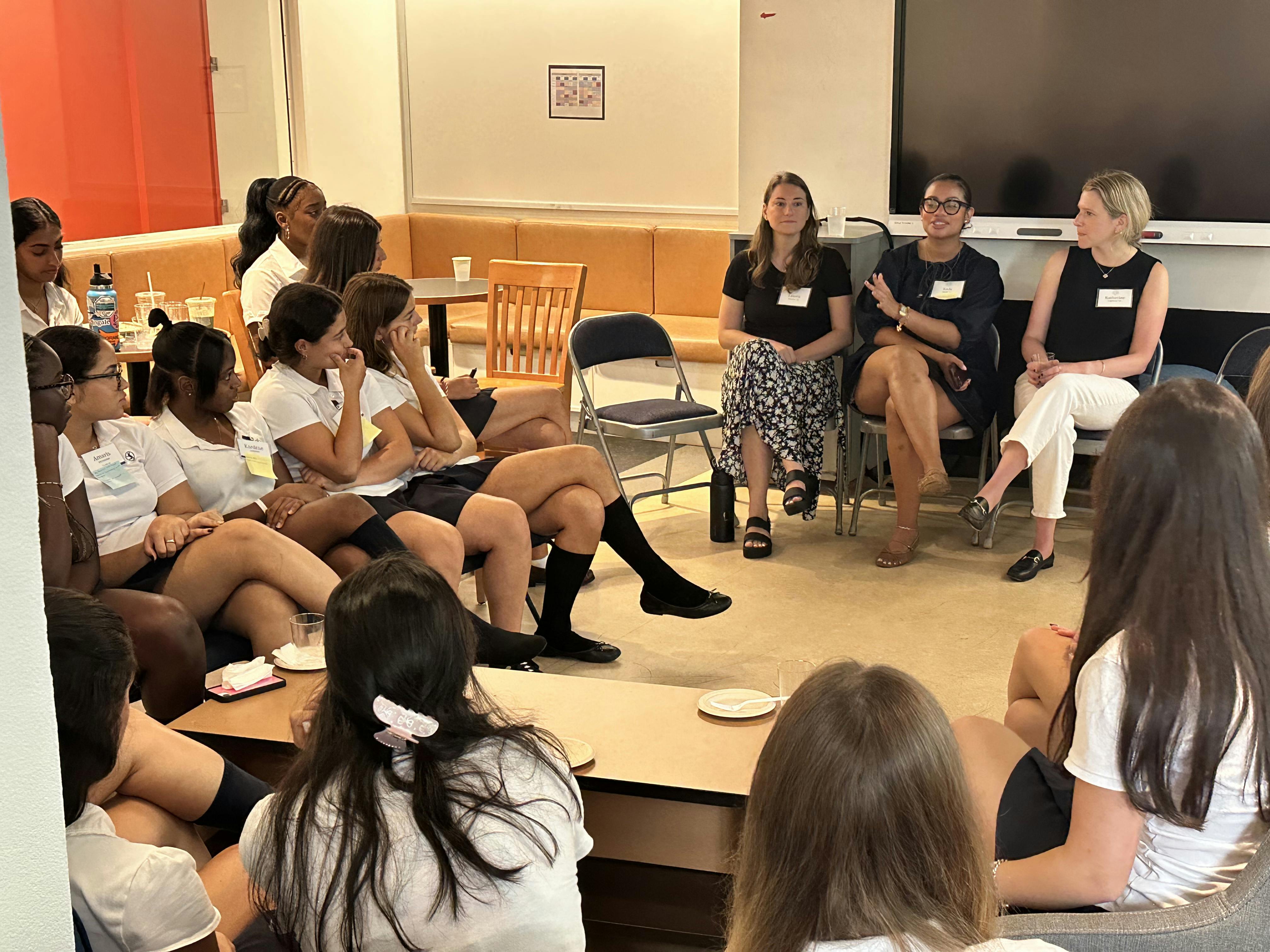 Alumnae Panelists Offer Advice to the Class of 2026