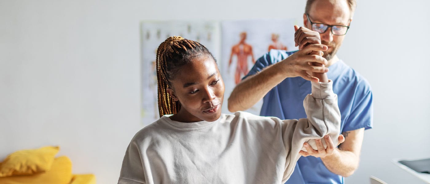 woman getting phsyical therapy after starting NAD+ therapy