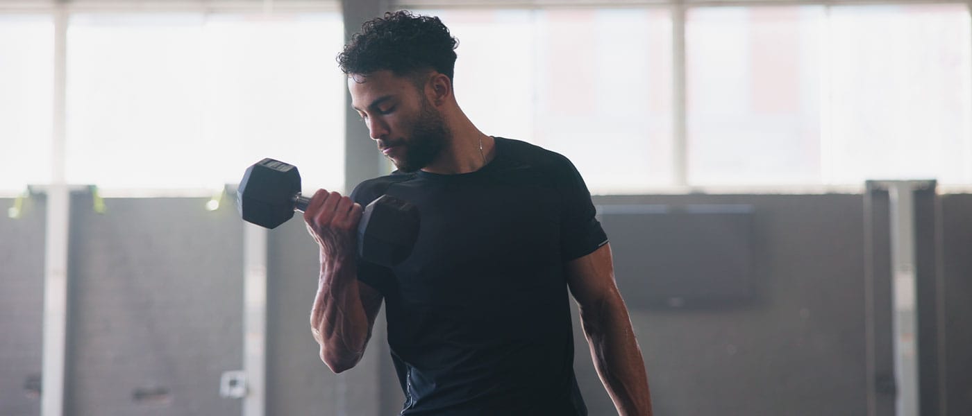 man lifting weights after starting sermorelin therapy