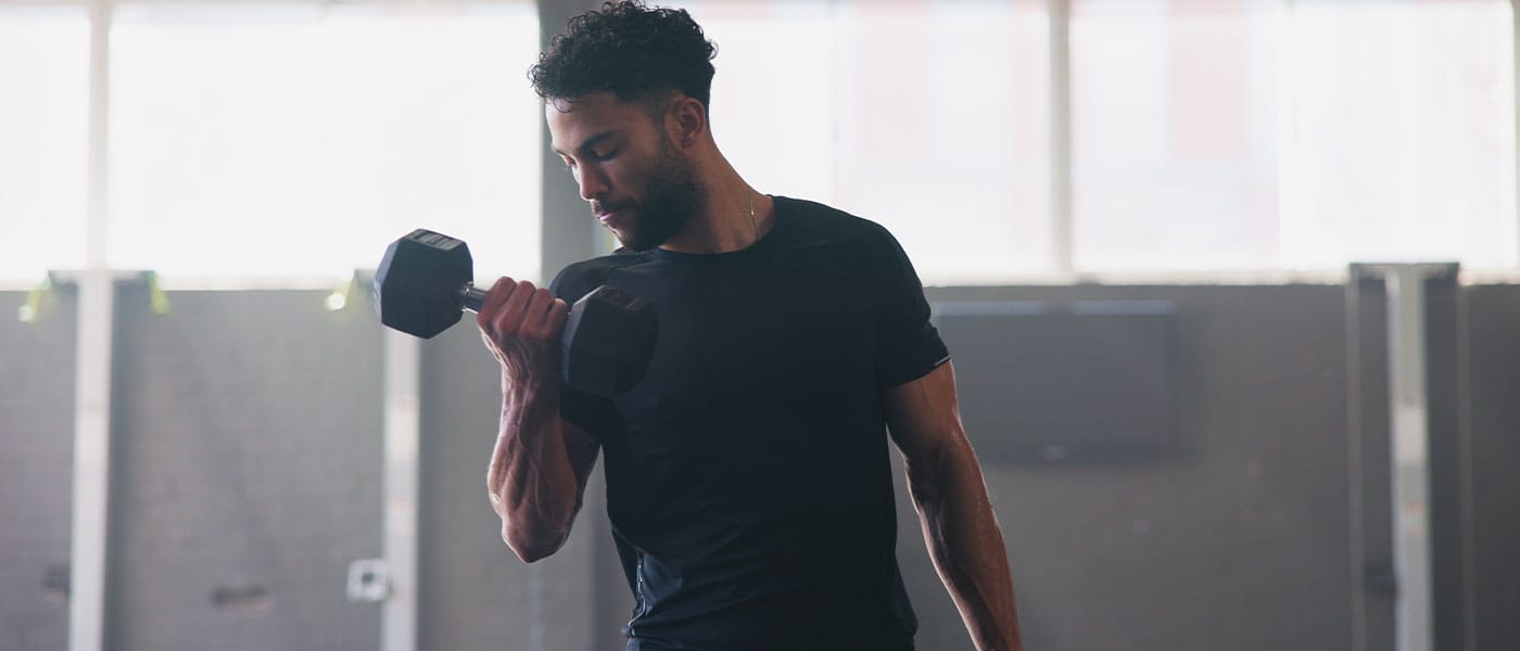 man lifting weights after starting sermorelin therapy