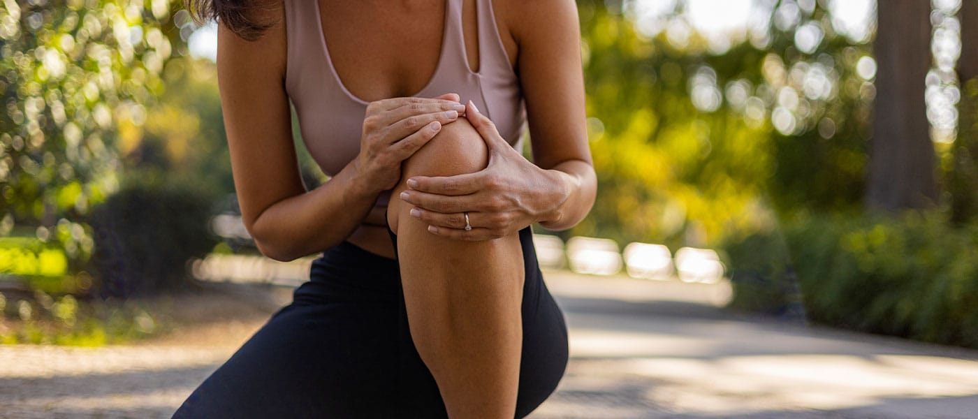 woman experiencing knee joint pain before starting NAD therapy