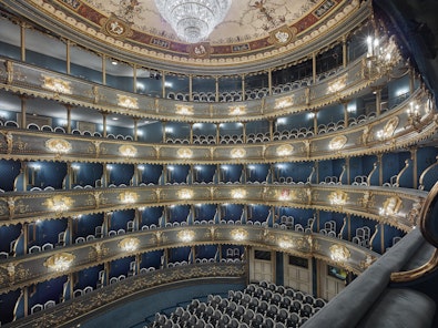 Stavovské divadlo - interiér budovy - hlediště - celé. Stavovské divadlo je jedna z divadelních budov, které patří pod Národní divadlo.