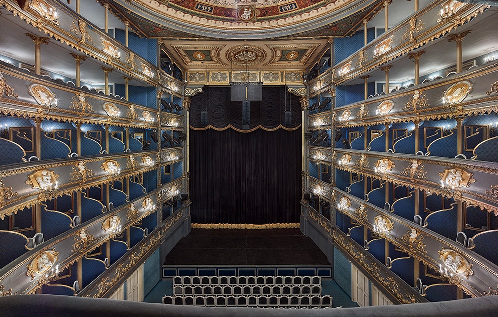 Stavovské divadlo - interiér budovy - opona. Stavovské divadlo je jedna z divadelních budov, které patří pod Národní divadlo.