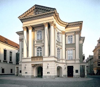 Stavovské divadlo - exteriér budovy. Stavovské divadlo je jedna z divadelních budov, které patří pod Národní divadlo.