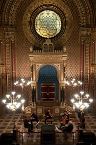 Koncert špičkového souboru Czech Collegium ve Španělské synagoze. Na ColosseumTicket naleznete program jejich koncertů a zakoupíte vstupenky na pár kliků.