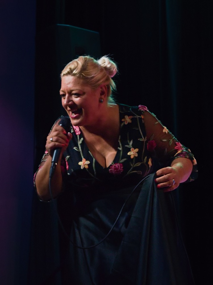 Naďa Válová Šansony/ Brno