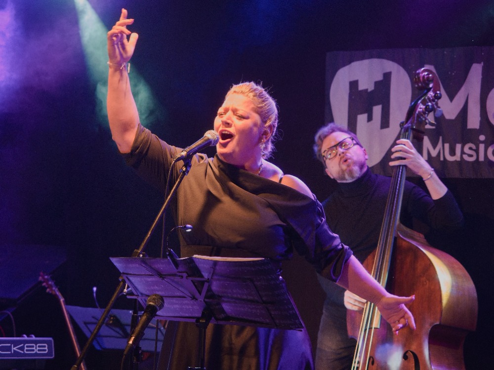 NAĎA Válová & band