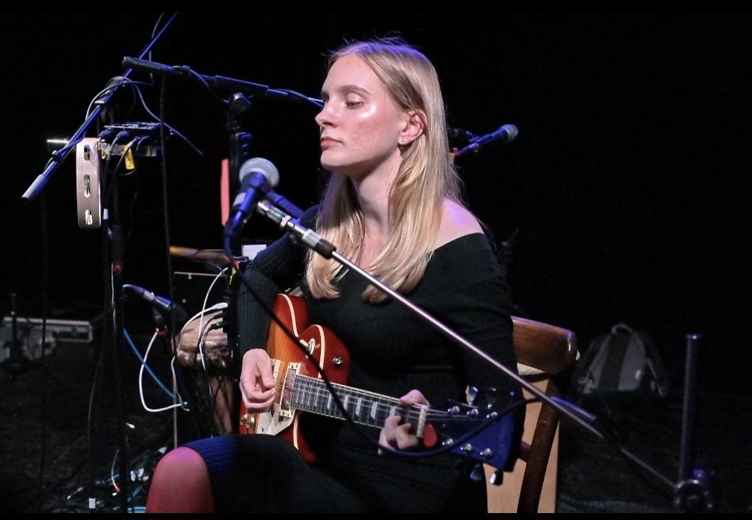 Mezi nebem a písní