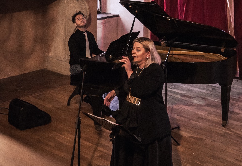 NAĎA VÁLOVÁ BUDĚJCE ŠANSONOVÉ