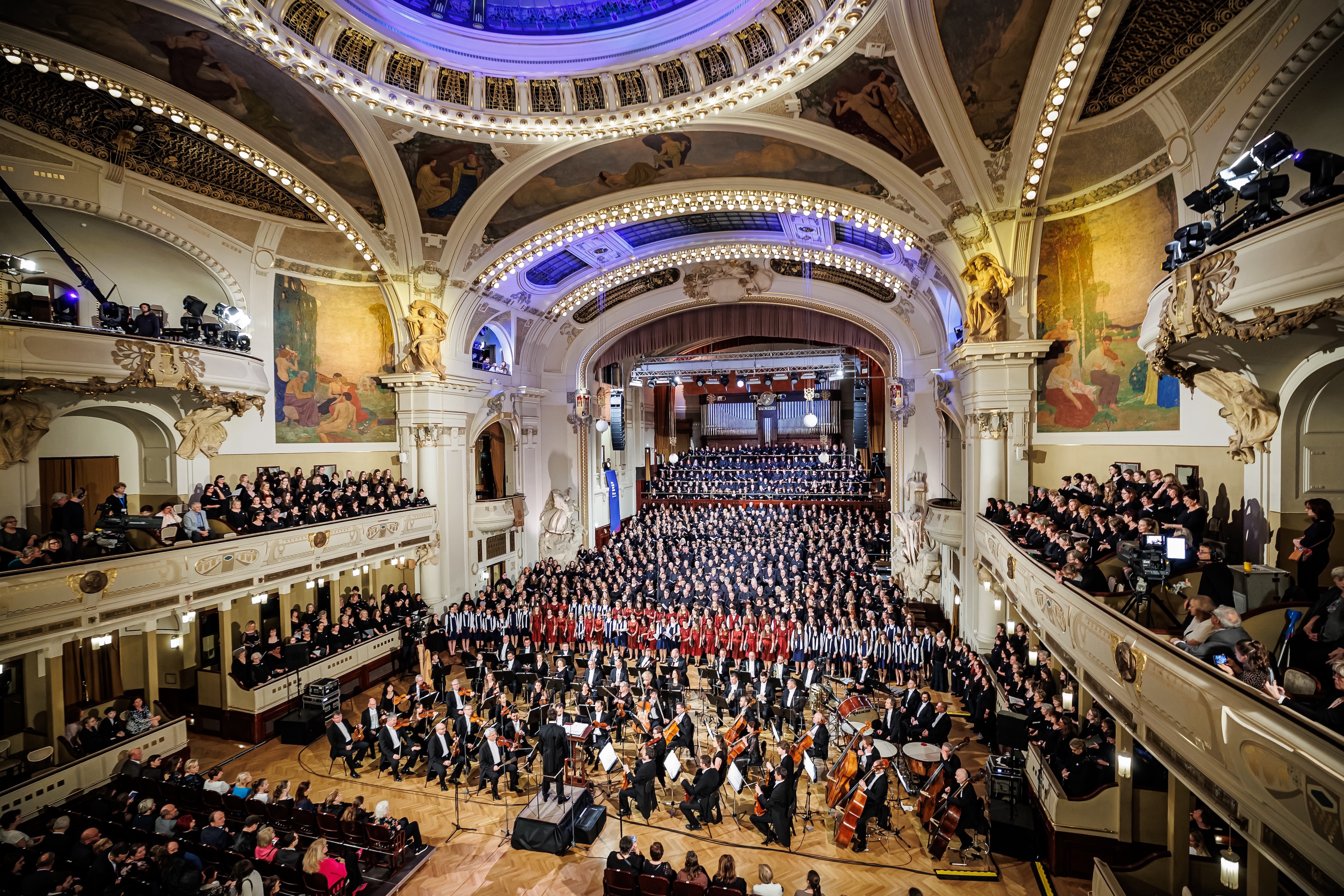 M2 - Tisíc hlasů pro Vltavskou filharmonii