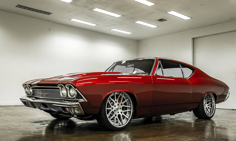 1968 Chevelle featuring Universal Pro Series Classic seats with SPORT-XR design in tan vinyl with black comfortweave vinyl accents, black contrast stitching, and silver grommets. Includes matching rear seat, center console, steering wheel, and SPORT-R door panels.