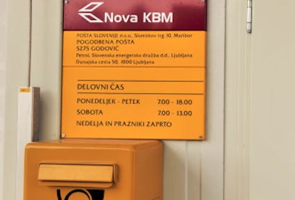 Post in einer Tankstelle