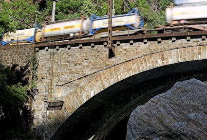 Le merci attraverso le Alpi? Meglio in treno!