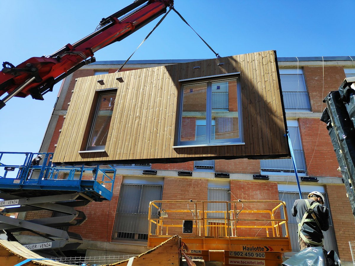 Packages to simplify deep renovation of buildings