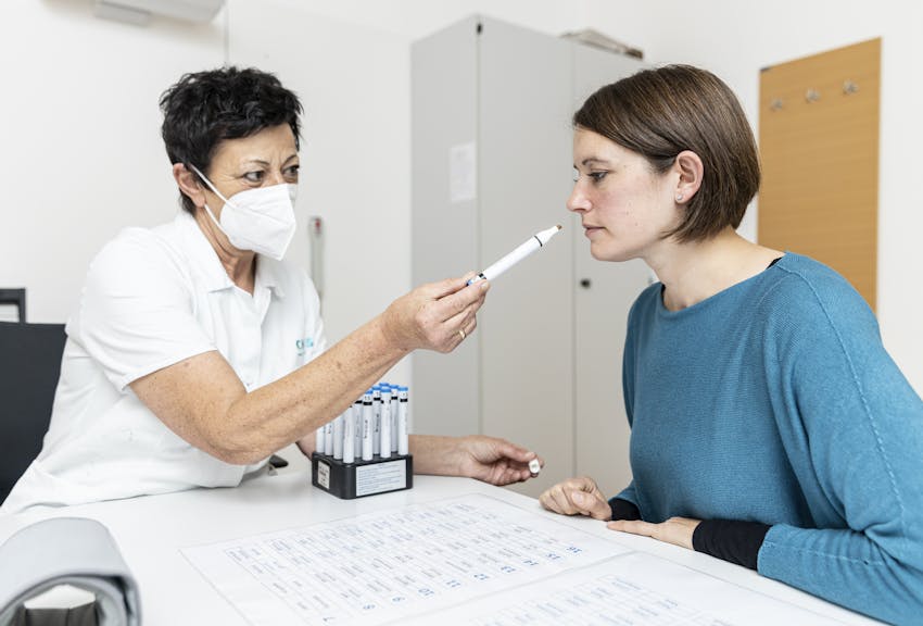 „Der Geruchssinn könnte als Frühwarnsystem für Parkinson und Alzheimer dienen“