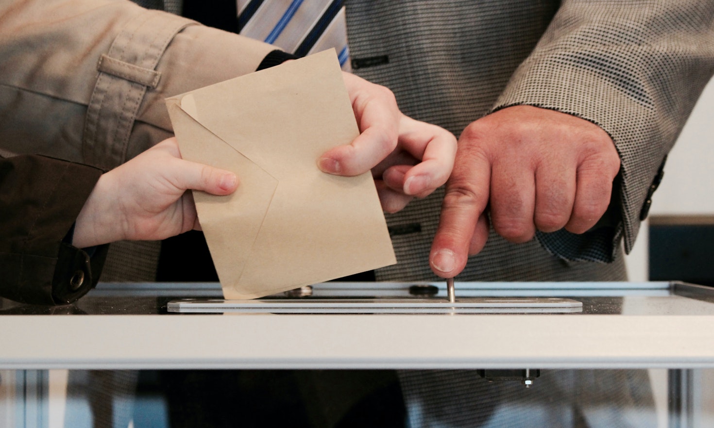 The Corsican paradox: a strange superimposition of opposing ideologies