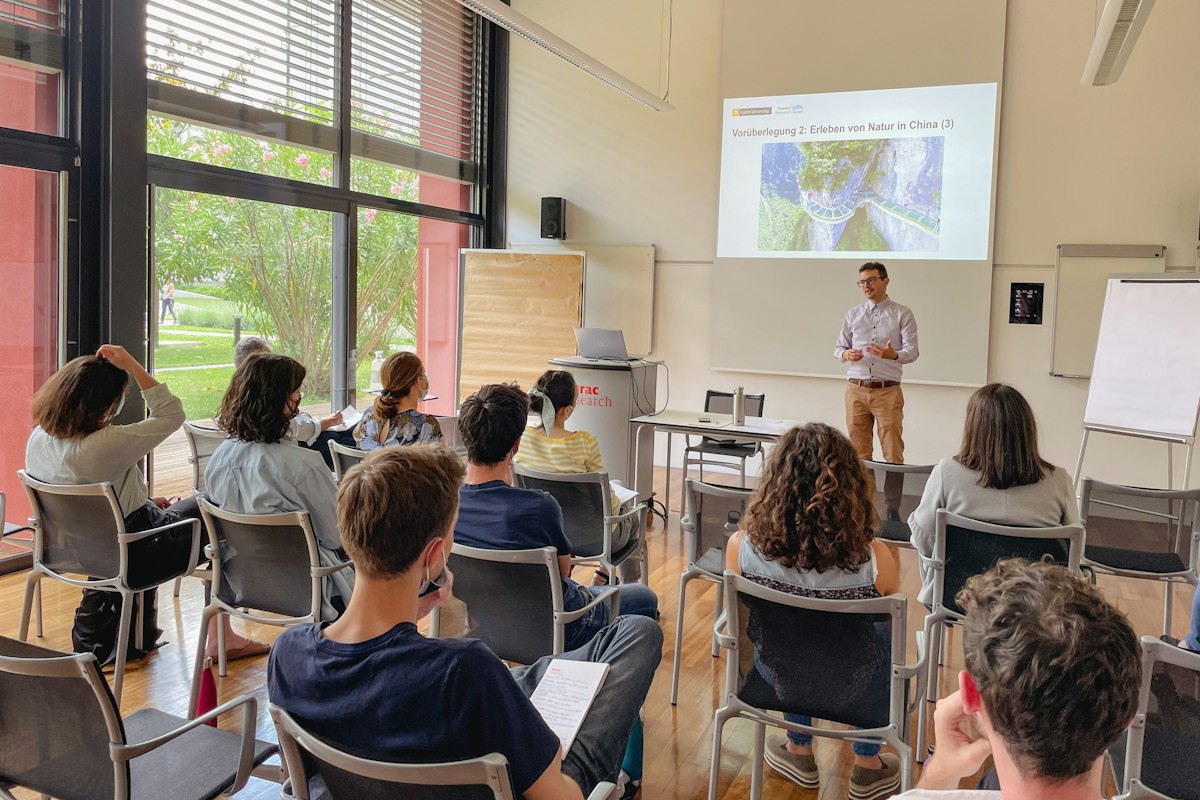 Michael Volgger gives a guest lecture at the Center for Advanced ...