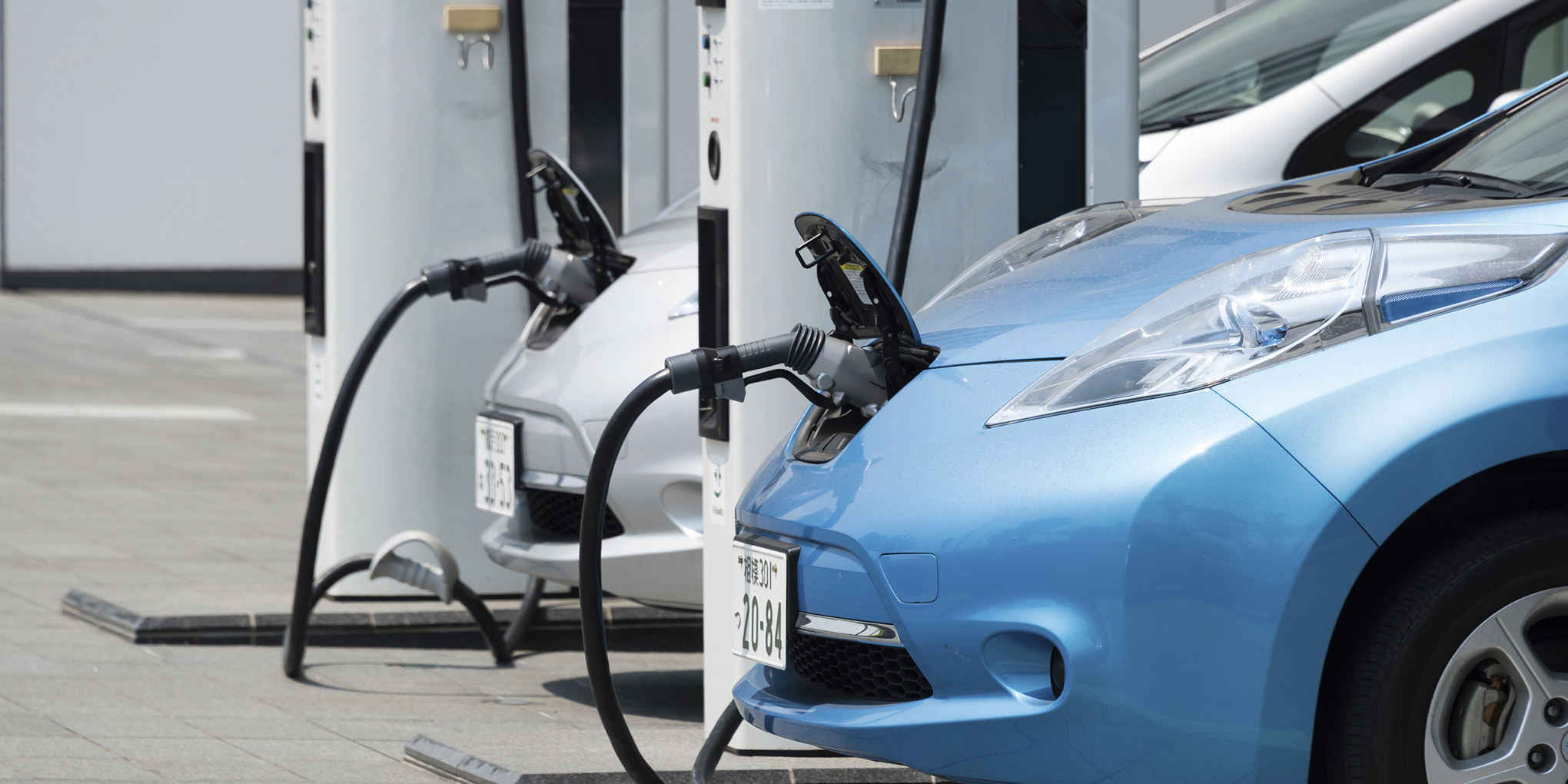 Optimizing Electric Vehicle Charging: A Centralized Approach for Sustainable Energy Use
