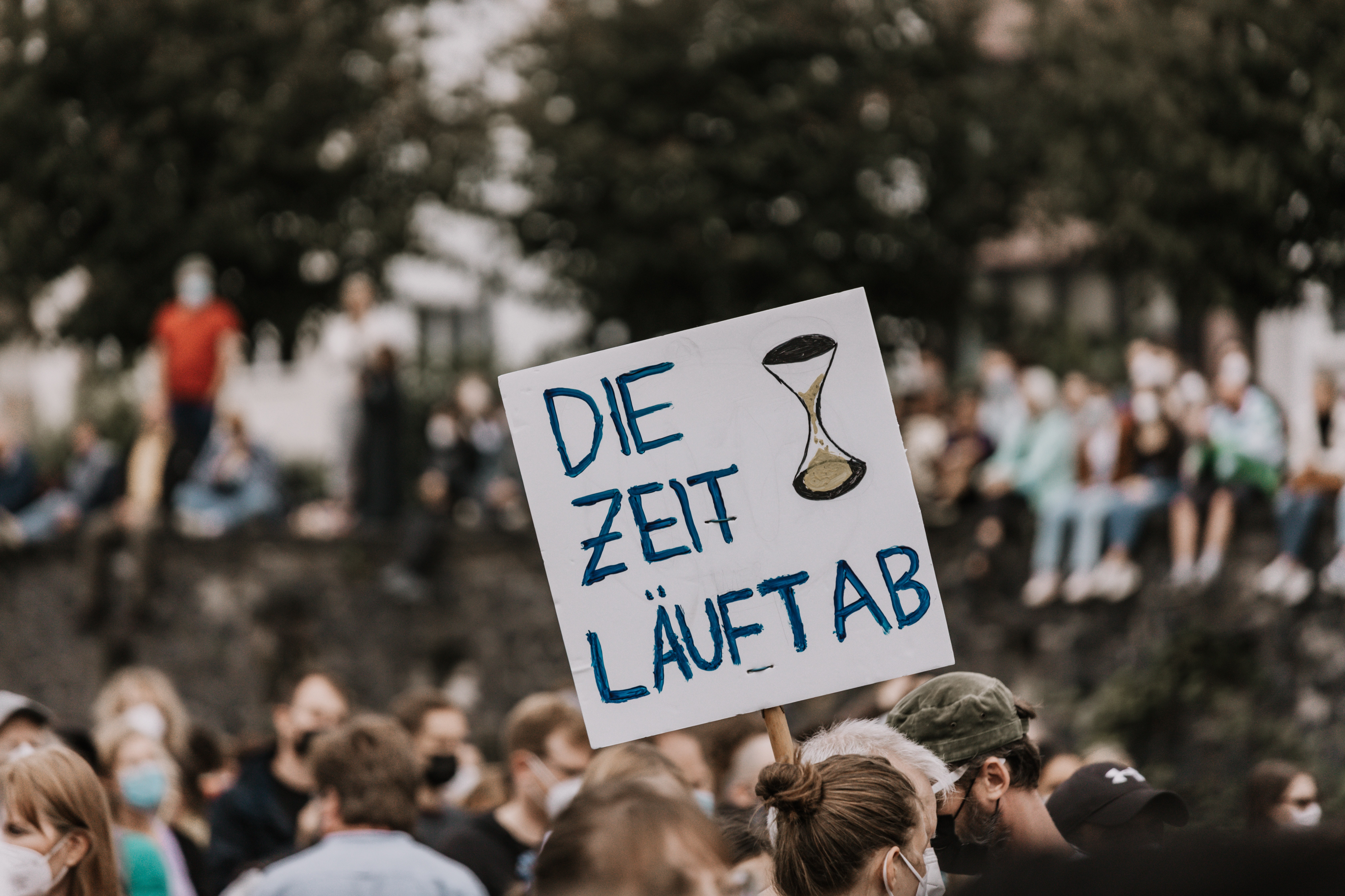 Umfrage: Die Politik sollte den Klimaschutz vor wirtschaftliche Interessen stellen