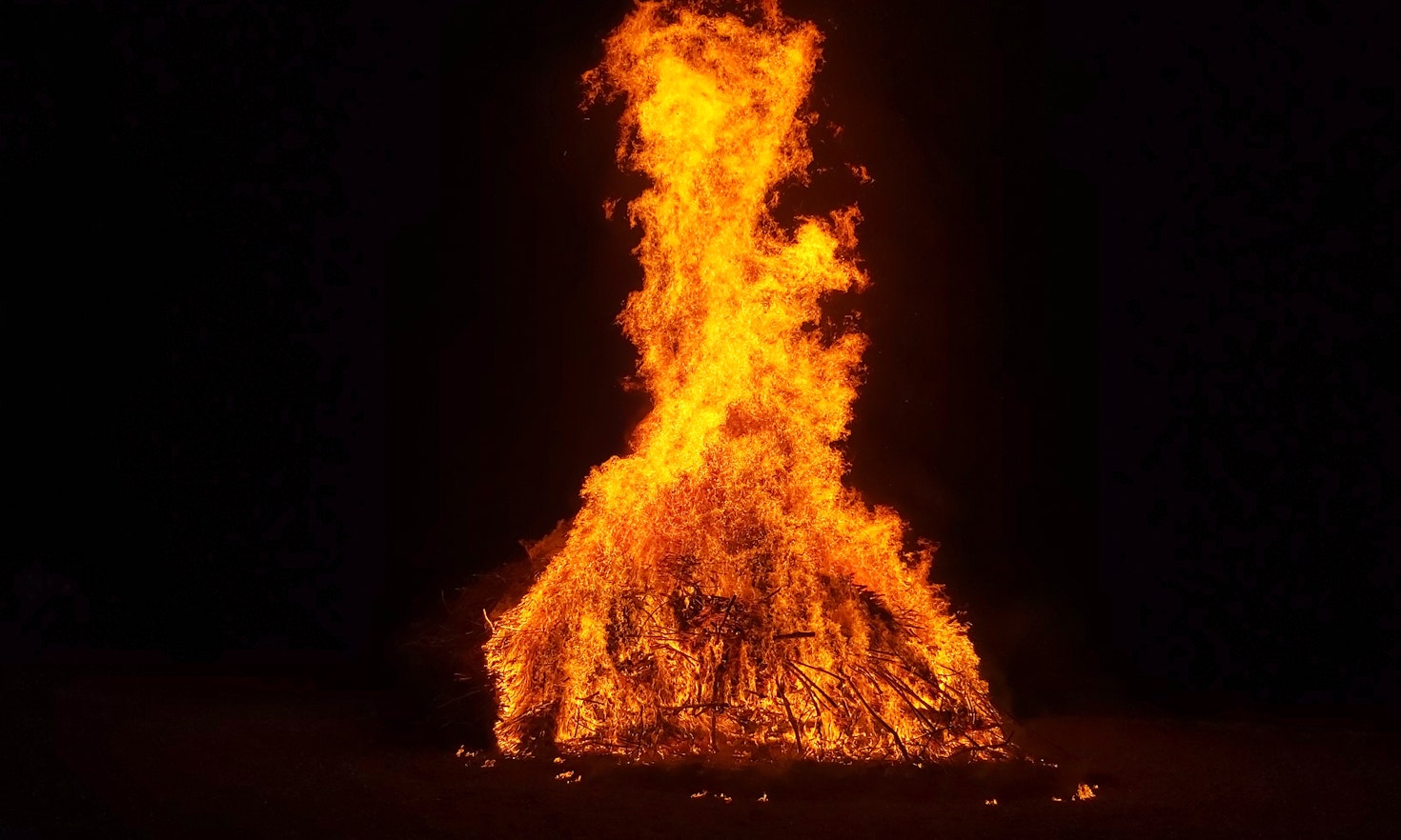 I falò della libertà nelle valli valdesi: festa civile per ripensare la cittadinanza