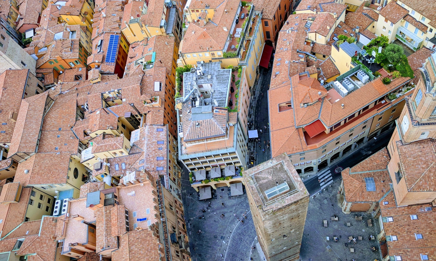 Shared administration of the commons: a new form of civic participation in Italian municipalities
