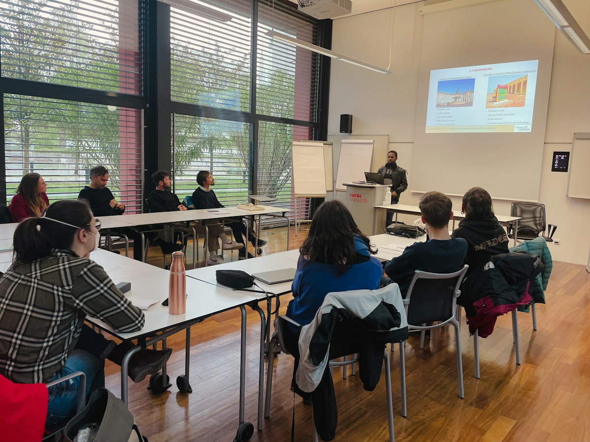 Trainees' seminar series at the Center for Advanced Studies - Eurac ...