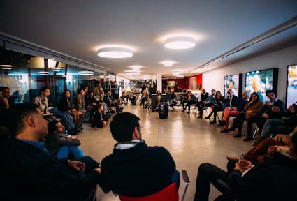 Deconstructing the "débat public"?