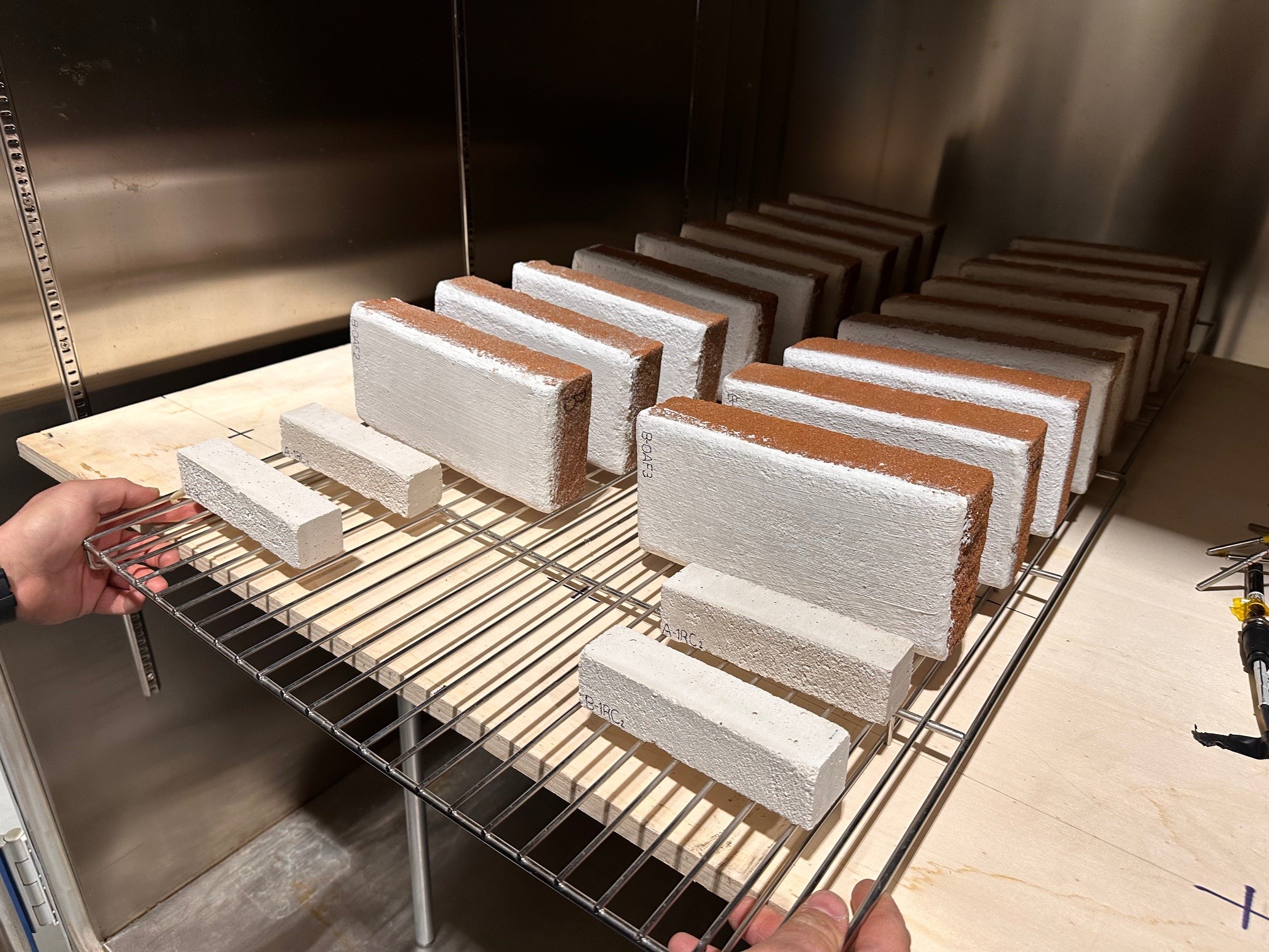 Durabilità degli intonaci: l’importanza di test in laboratorio e simulazioni