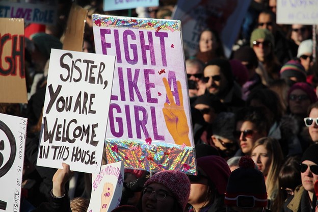 Haben Frauen das Zeug, um sich in der parlamentarischen Debatte kommunikativ durchzusetzen? 