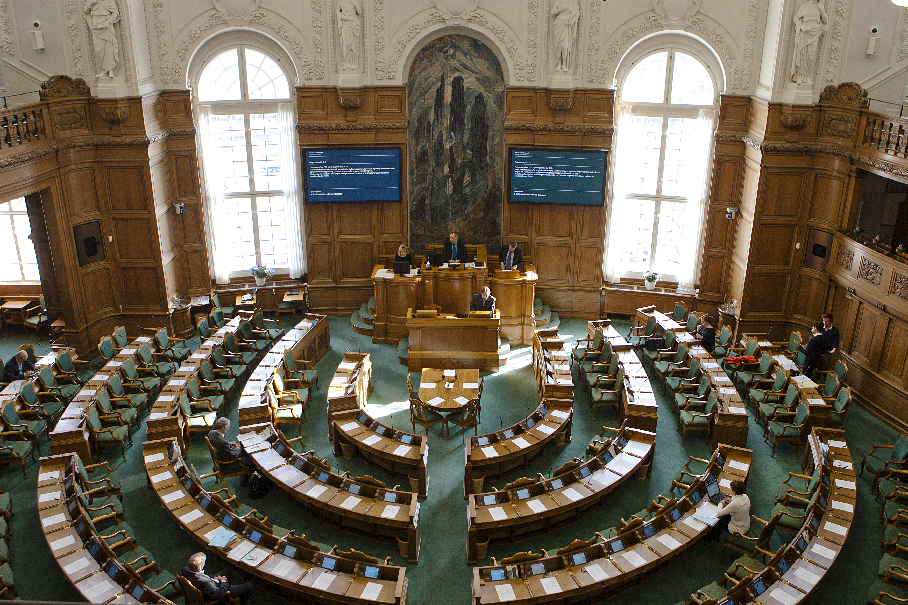 What Greenlandic in the Danish Parliament has to do with bilingual place-name signs in the border region