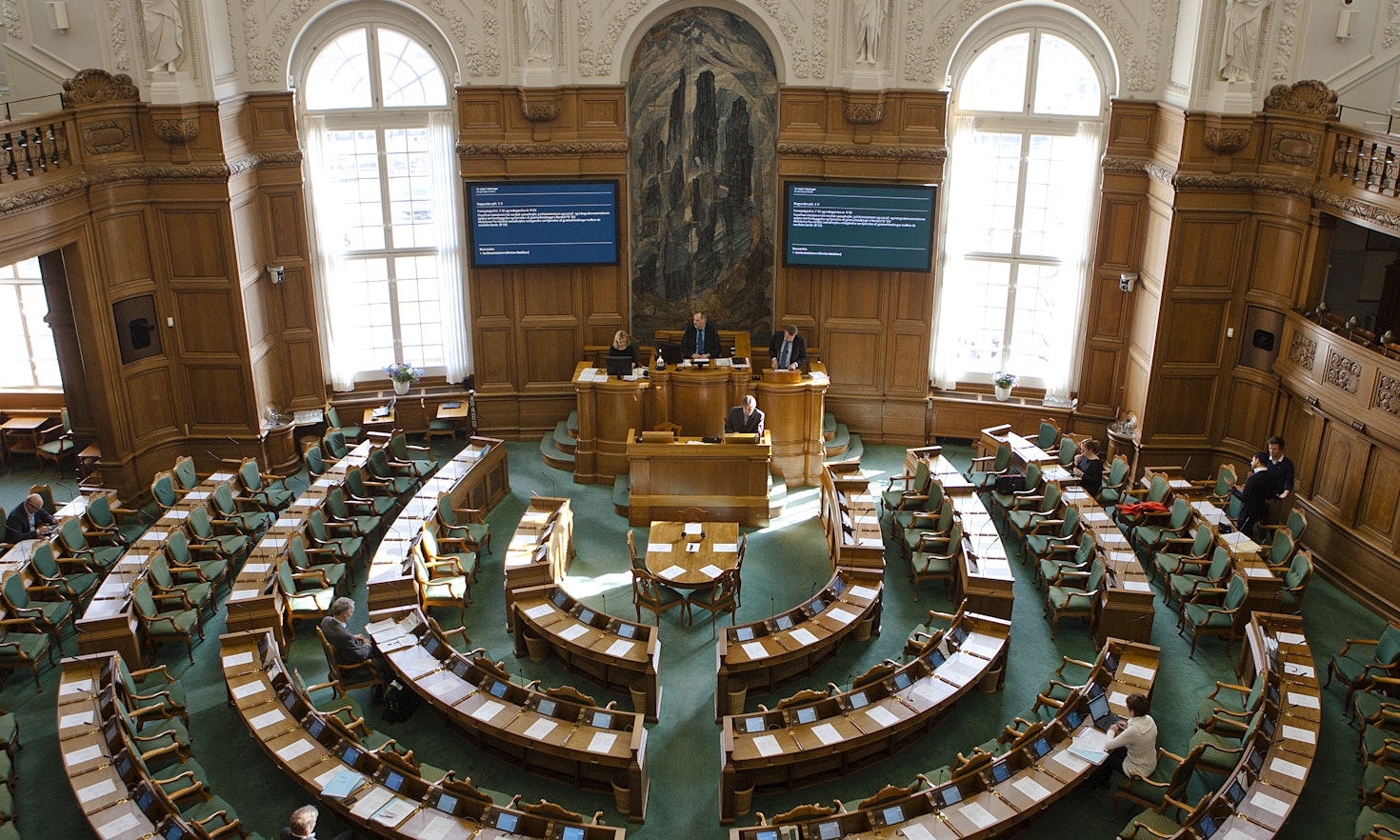 What Greenlandic in the Danish Parliament has to do with bilingual place-name signs in the border region