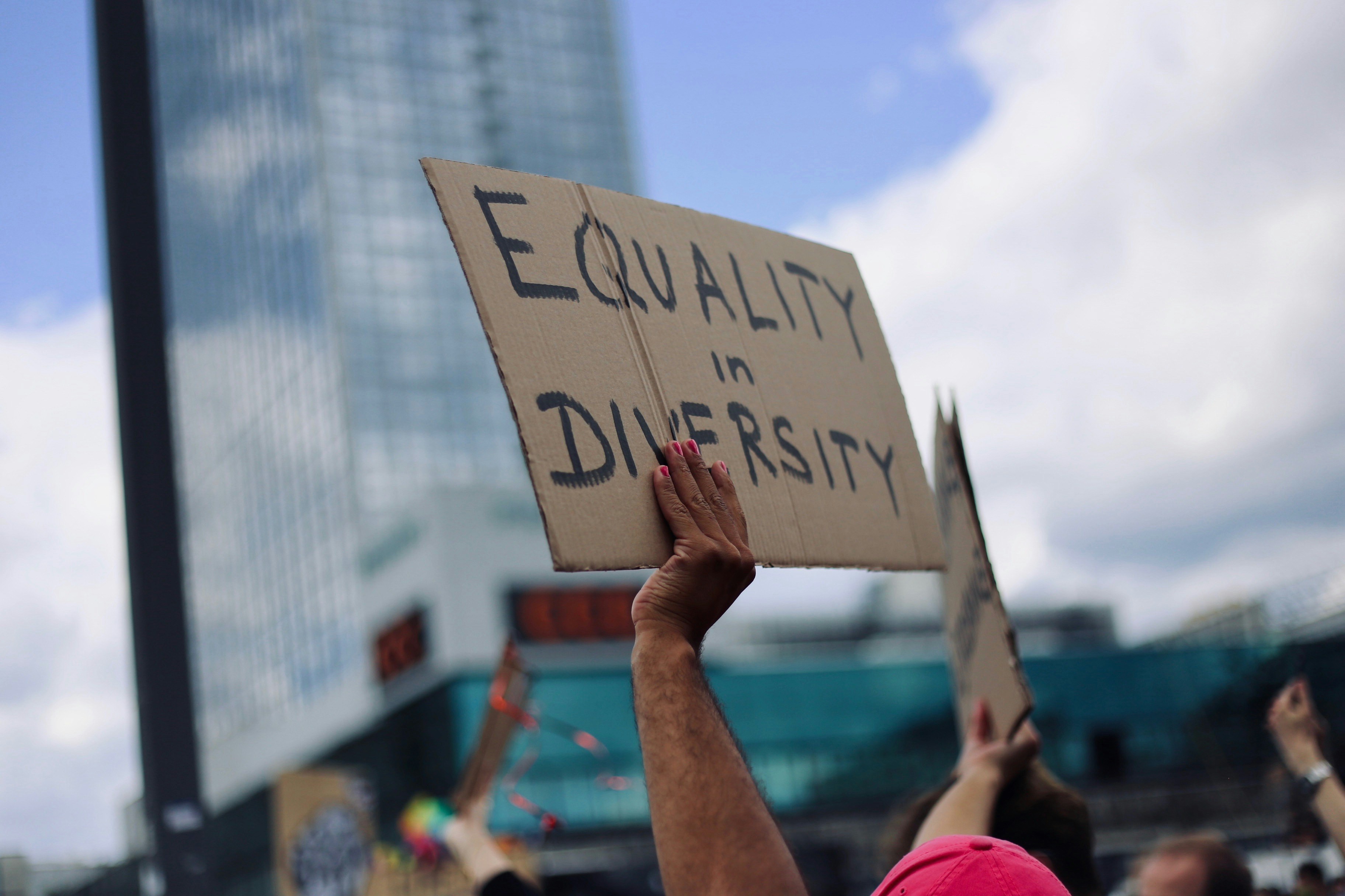 The Difficulties of a Double-mandate: Competing Equality Portfolios in the European Commission