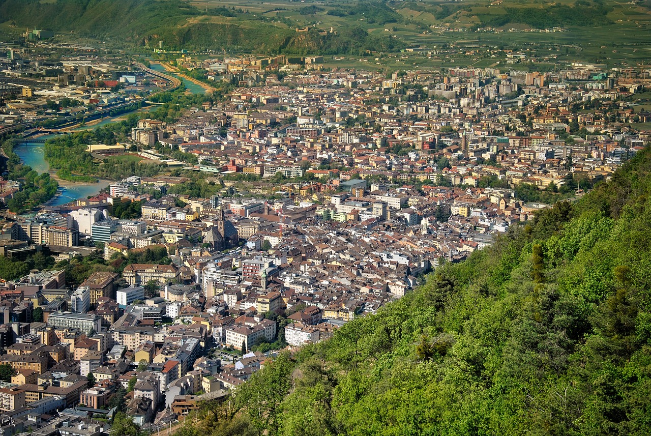 Energy transition pathways for cities and regions