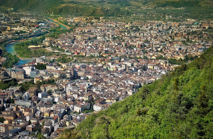Energy transition pathways for cities and regions