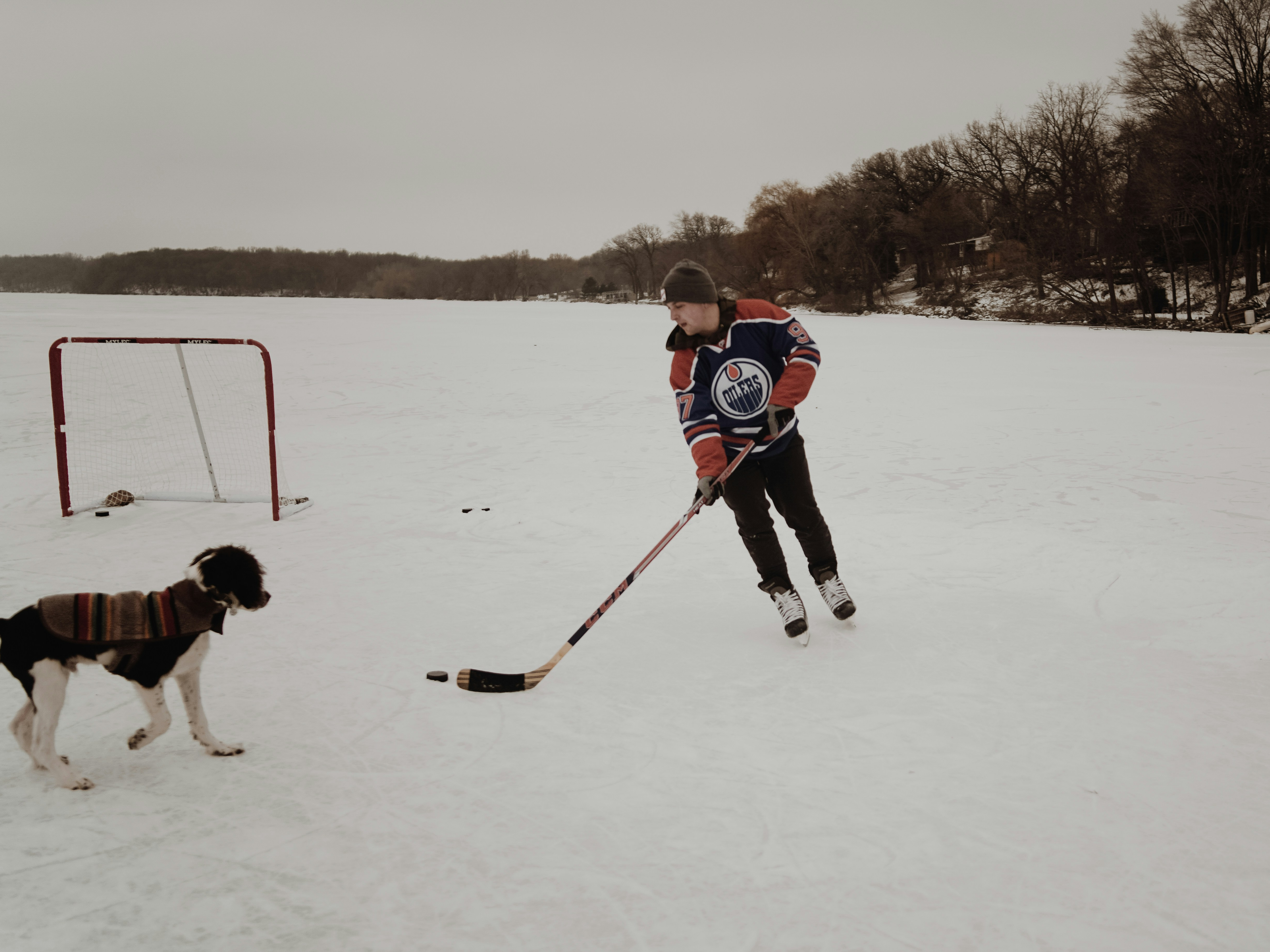 A lesson on ice: hockey, asymmetry, and the paradox of Canadian unity