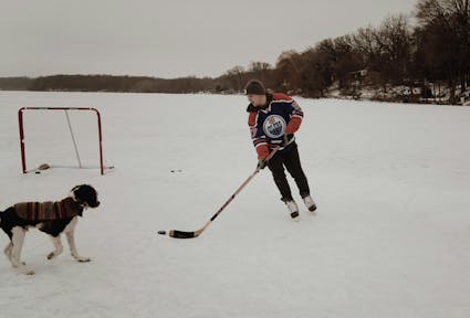A lesson on ice: hockey, asymmetry, and the paradox of Canadian unity