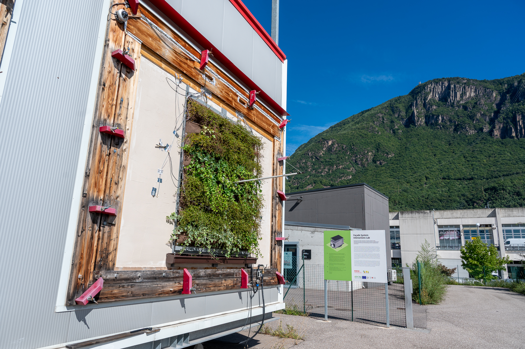 Facciate prefabbricate resilienti e naturali