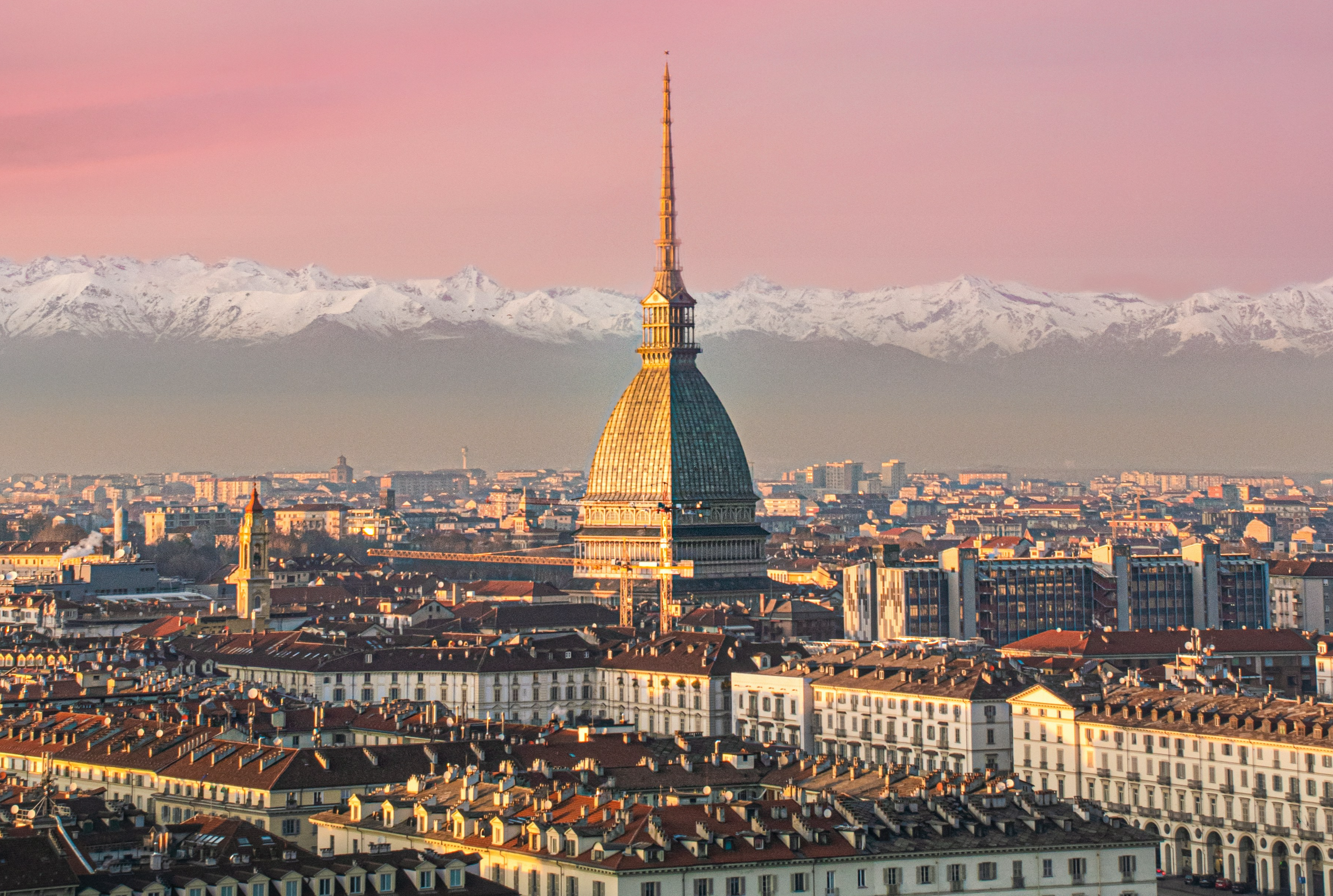 Governing cities and their surroundings: the case of Italy