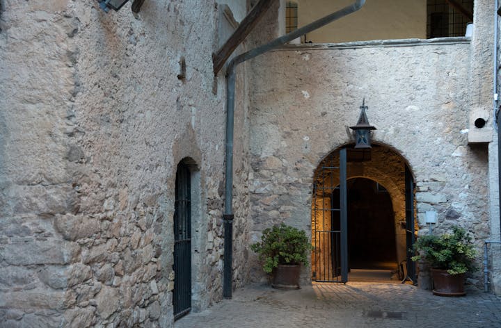 Energy retrofit of historic buildings