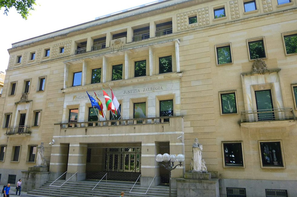Basque Parliment Language policy success under judicial pressure: lessons from the ...