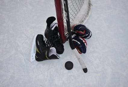 Thin ice – When queer representation breaks through men’s sports
