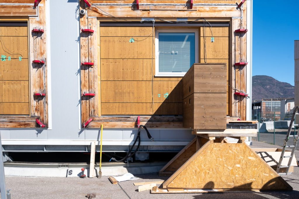 One facade, three functions, and a new way to measure all of them