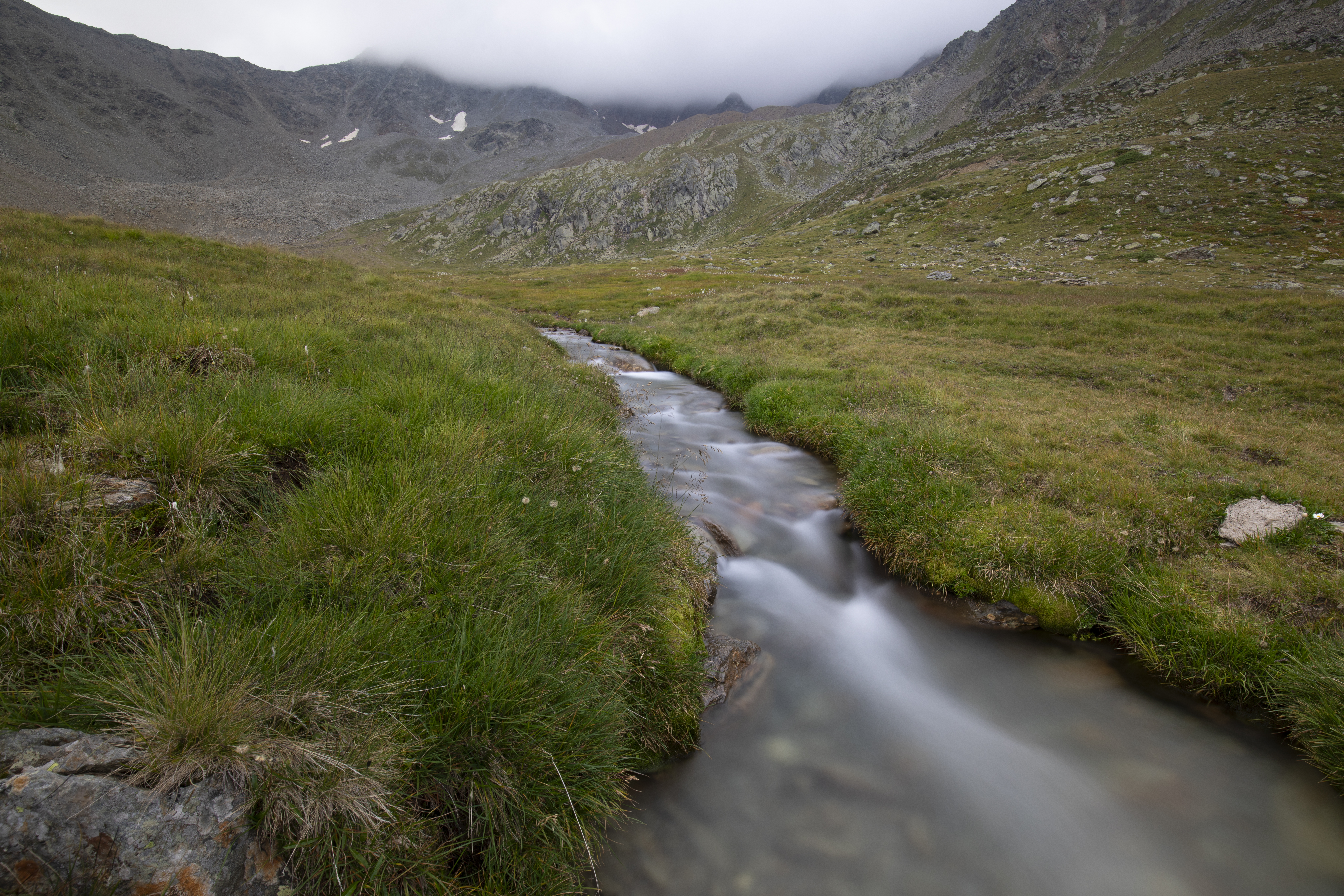What happens to mountain waters when glaciers and permafrost disappear?
