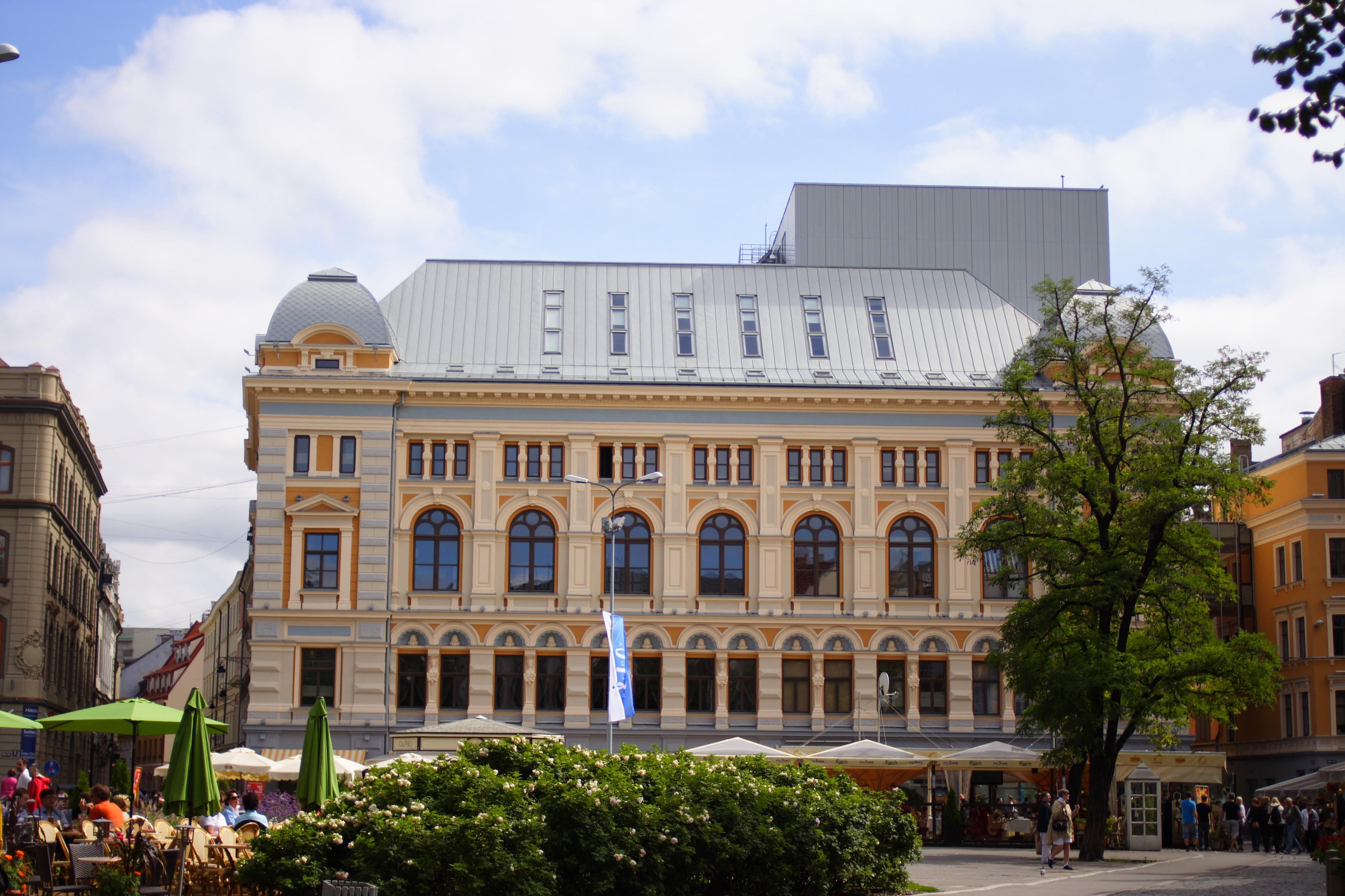 Beyond the stage: Latvia's new debate on language and public communication