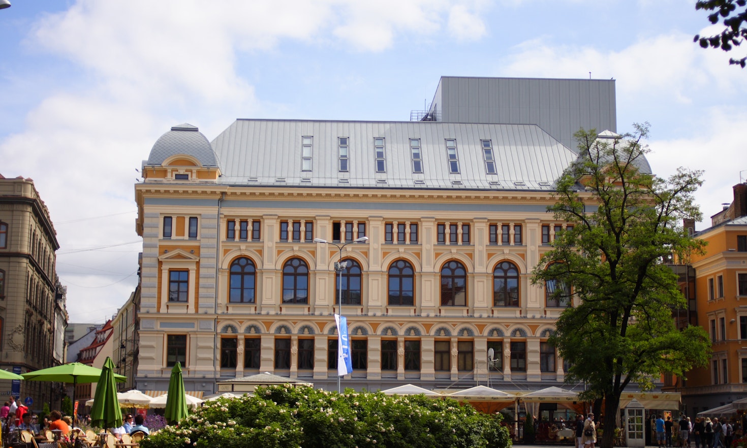 Beyond the stage: Latvia's new debate on language and public communication
