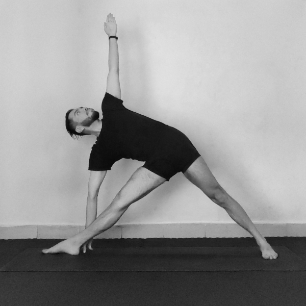 trikonasana