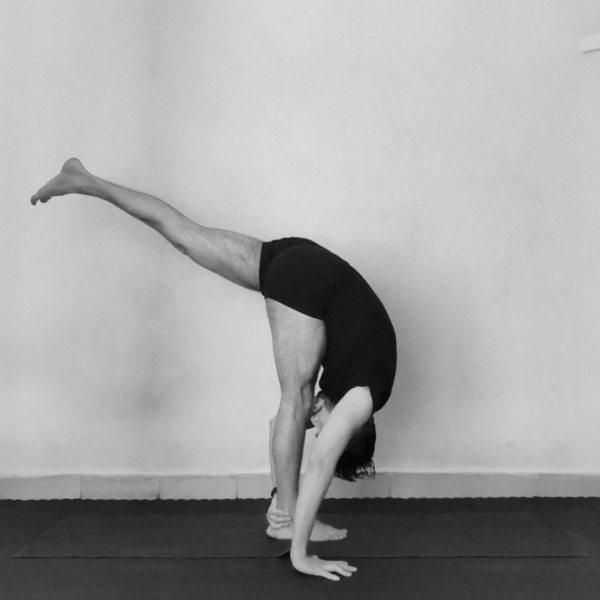 urdhva-prasarita-eka-padasana